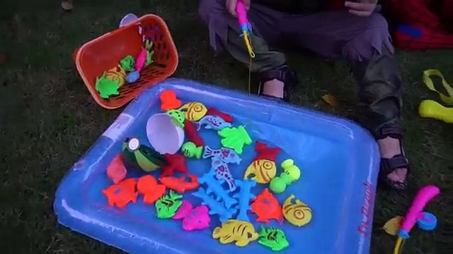 Fecha congelado gracioso bromista pernicioso rosado piscina Chica araña hombre araña superhéroe nosotros en elsa