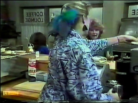 NEIGHBOURS EPISODE 506 (Mrs Mangel falls off a ladder and loses her memory)