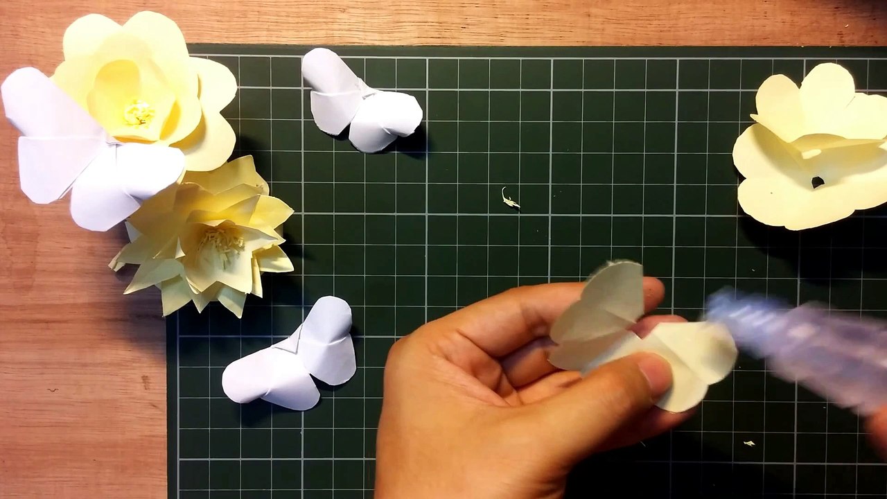 How To Make Flower With Papers
