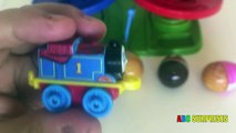 Semana Santa huevos sorpresa juguetes y amigos lanzacohetes Aprender colores juguete trenes para de