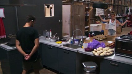 "Ik was aan het poepen"