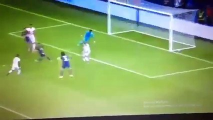 Neymar Jr nous en donne plein les yeux avec cette "danse du Charo". Fous rires assurés...