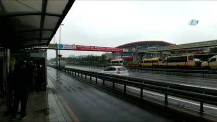 İstanbul'da Sağanak Yağmur Etkili Oluyor