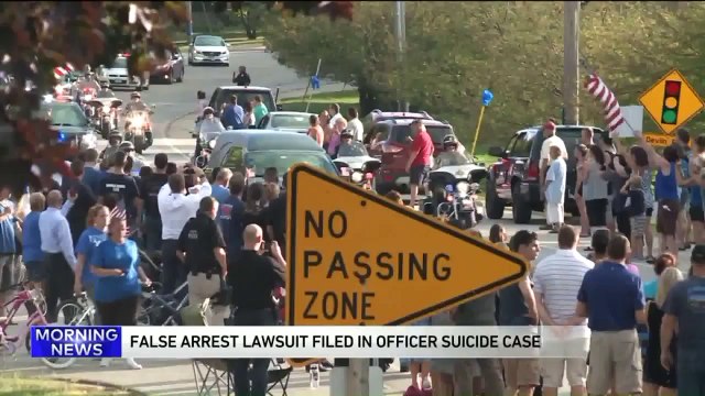 Pregnant Woman Delivers Her Own Baby on Side of Highway