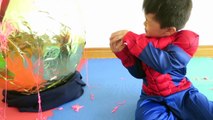 Huevo gigante Niños maravilla apertura hombre araña superhéroe sorpresa juguetes veneno vídeo vs