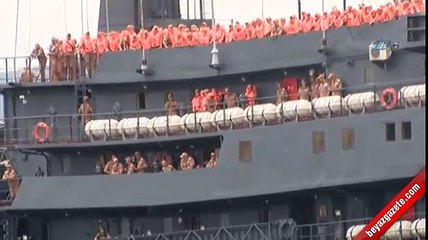 Rus savaş gemisi İstanbul Boğazı’ndan geçti