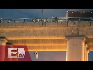 Narcotráfico deja mensaje en cadáver colgado de un puente en Iztapalapa