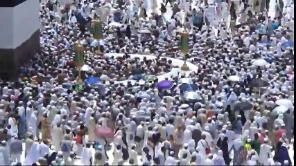 Müslümanlar Kabe'ye Akın Ediyor