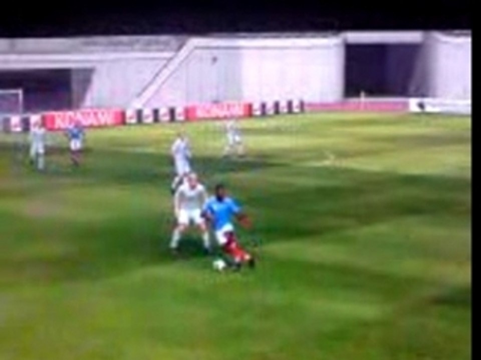 Grosse frappe croisée Saha PES2008