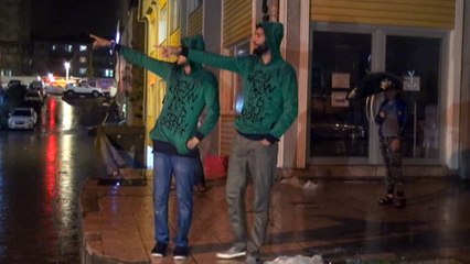 Arabalar suya gömüldü....