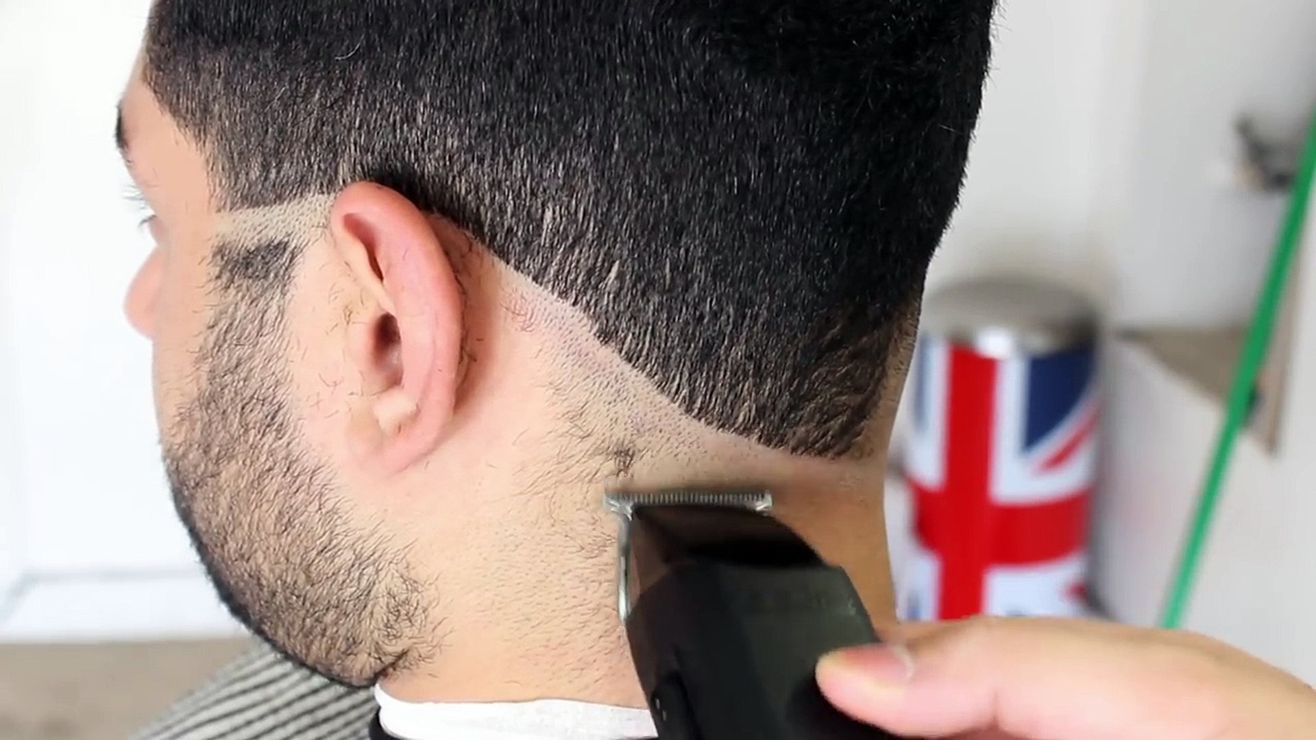 ⁣BARBER TUTORIAL : Ezekiel Elliott Low Drop Fade w/ Beard HD !