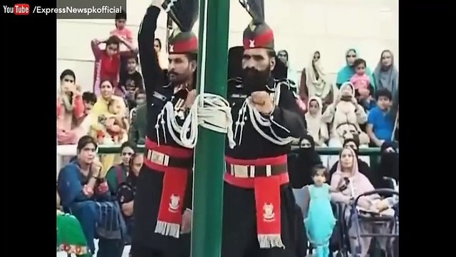 Dazzling Defence Day ceremony at Pak India border - Express News