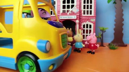 Peppa Pig George são atacados pelo Tigre no zoologico - Peppa Portugues clube kids Brasil