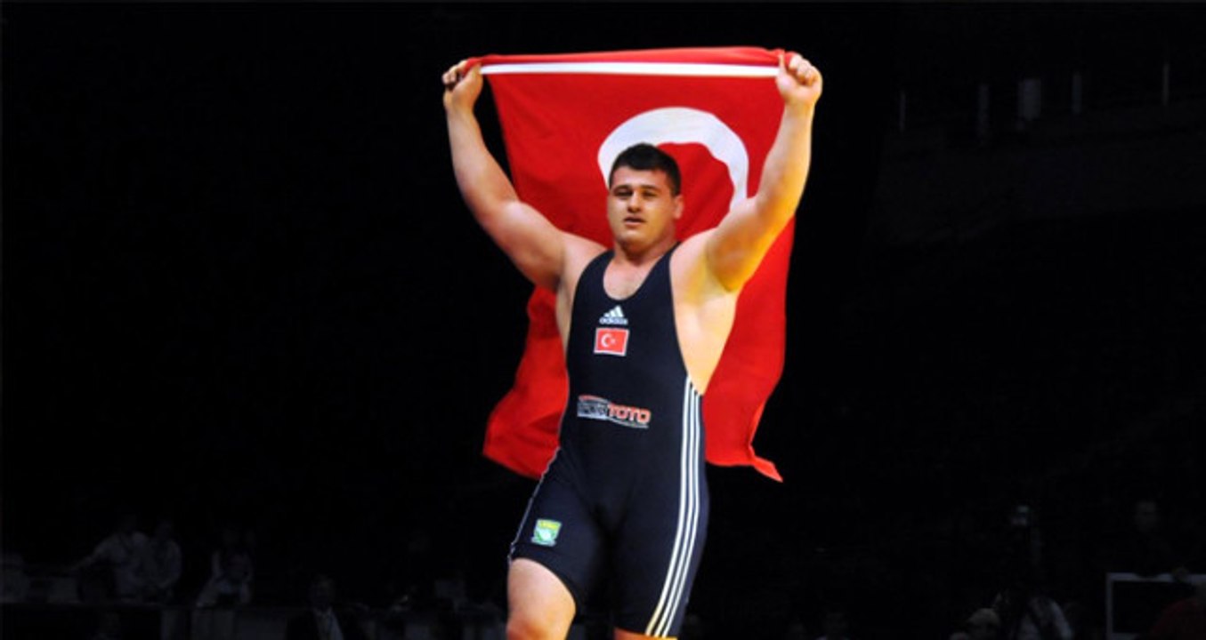 Dünya Güreş Şampiyonası'nda Rıza Kayaalp, Altın Madalya Kazandı