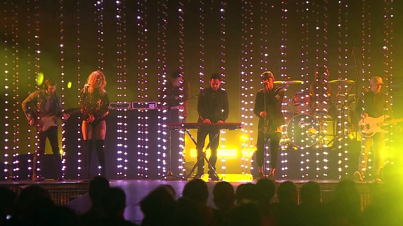 Linkin Park Feat. Kiiara - Heavy (Live Performance - Echo 2017)