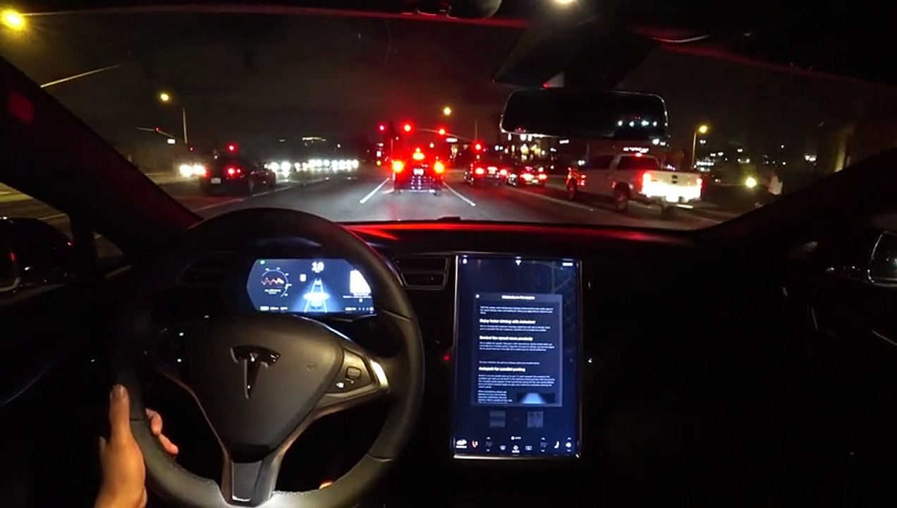 Le pilotage automatique de nuit sur la Tesla  Il y a encore du boulot !