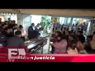 Familiares de los dos encuestadores linchados exigen justicia / Titulares de la tarde