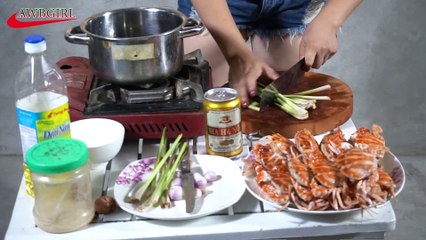 Beautiful Sexy Girl Traditional Fishing P5 -- Top village food , How to cook crab with beer #16