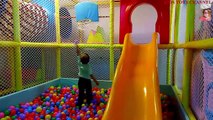 Et balle des balles pour amusement amusement drôle grande intérieur enfants plus Nouveau fosse Cour de récréation diapositives avec