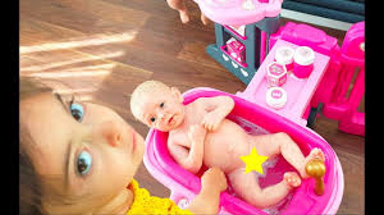 Pretend Mum -Taking Care of Babies -Feeding ,Bath Time and Bed time