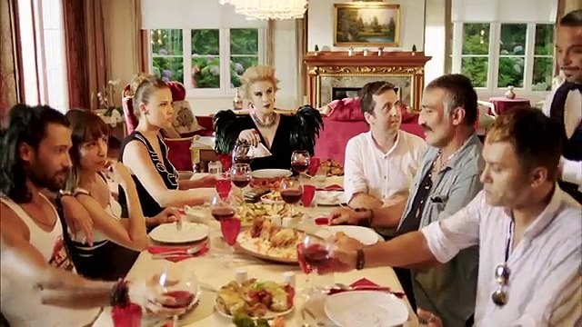 Vay Başıma Gelenler 2 Buçuk Türk Filmi by Alfred Garcia