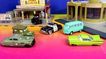 Armée voiture des voitures foudre dit guerre Disney pixar doc mcqueen mater 3 filmore
