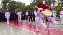 Başbakan Yıldırım, Milli Kahramanlar ve Şehitler Anıtı'na Çelenk Bıraktı - Hanoi