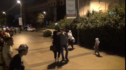 Düzenbaz Dilenci Oyunu Ortaya Çıkınca Kameraya Saldırdı