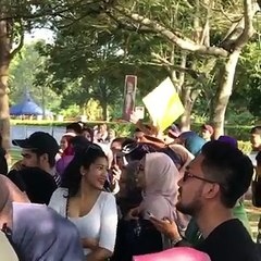 Fan hâm mộ phát cuồng vì hoàng tử Mateen vương quốc Brunei tại KL trong suốt SEA Games 2017