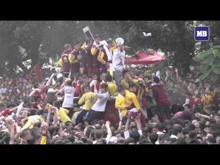 Black Nazarene passes through Jones Bridge