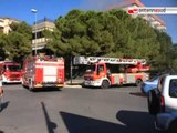 TG 04.10.12 Incendio a Bari, tre squadre dei Vigili del Fuoco lo stanno domando // VIDEO