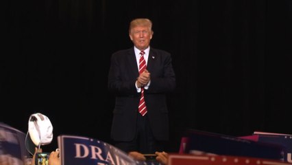 Donald Trump se ressource auprès de ses partisans à Phoenix