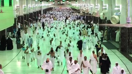 Hacı Adayları Cennet Bahçesinde Namaz Kılmak İçin Yarıştı