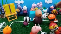 ❤ PEPPA PIG ❤ DANNY DOG HACE CACA EN CLASE | Juguetes de Peppa Pig | Videos de Juguetes en