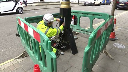 London 's street lights are being turned into car charging point
