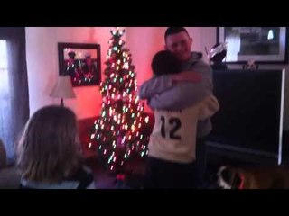 US Marine  Surprises His Girlfriend With  Homecoming