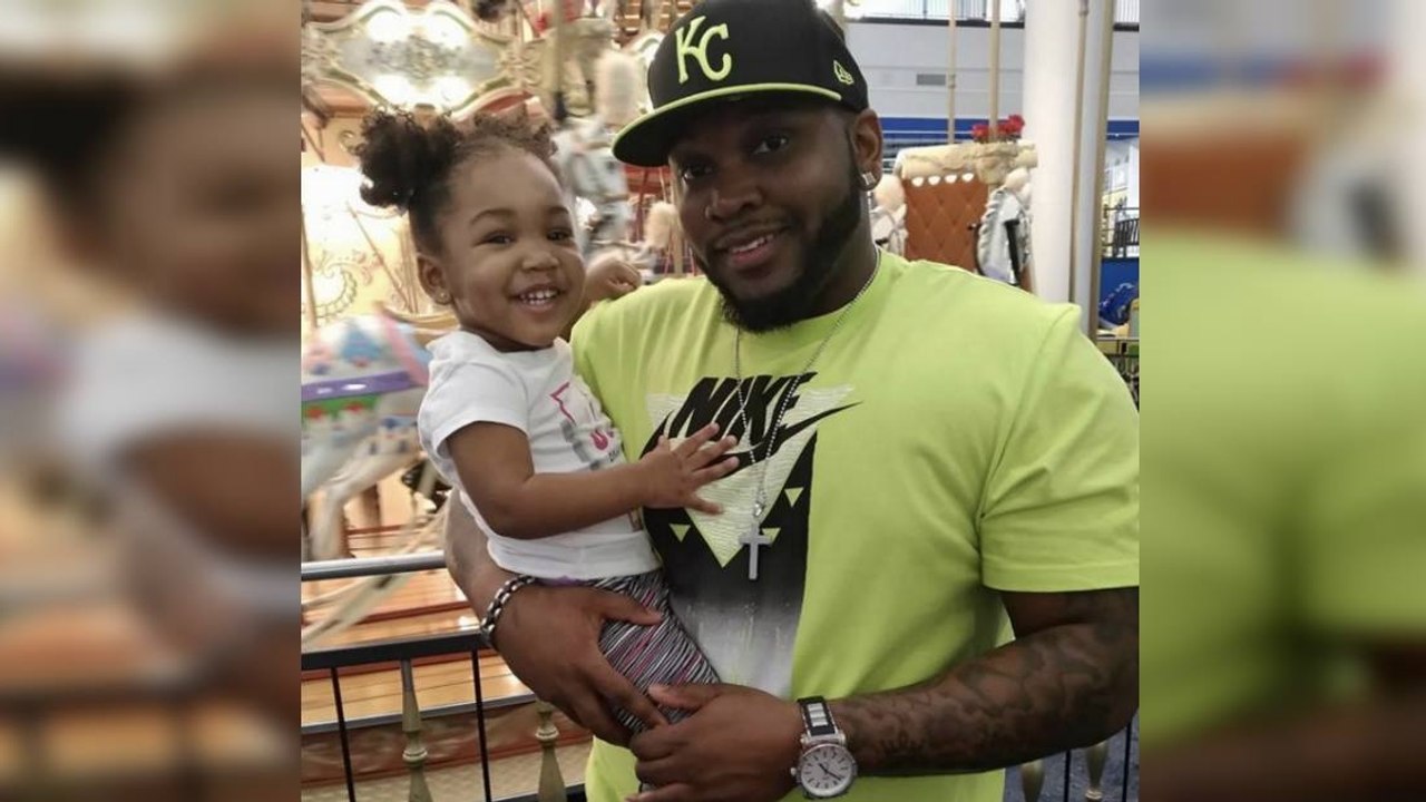 Dad Wakes Up To Strange Kid Knocking On Door, Jumps In Car When Boy Says He Needs Ride To School