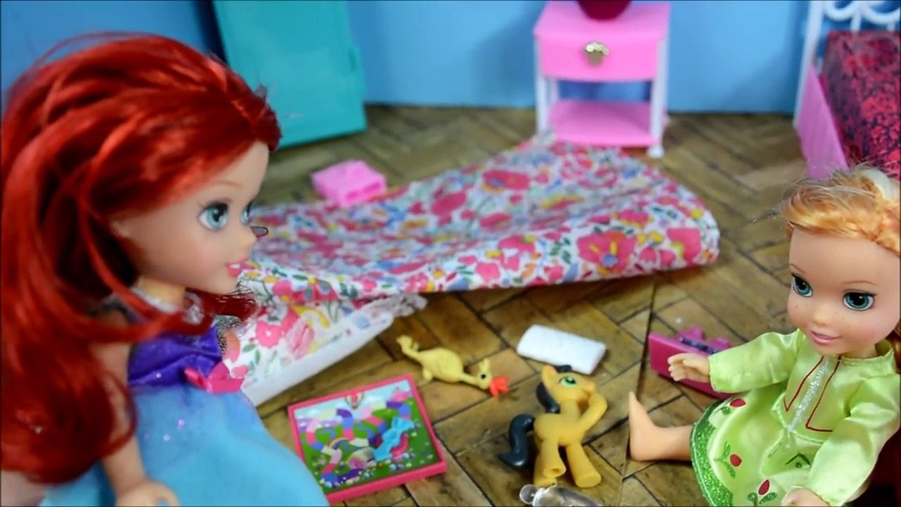 Elsa And Anna Toddlers - Annas TEMPER TANTRUM Part 1- toddler anna and elsa