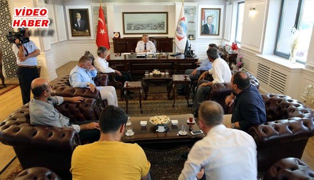 (23 Ağustos 2017) KAYABAĞ YARDIMLAŞMA VE DAYANIŞMA DERNEĞİ MELİKGAZİ BELEDİYE BAŞKANI MEMDUH BÜYÜKKILIÇ’I MAKAMINDA ZİYARET ETTİ.