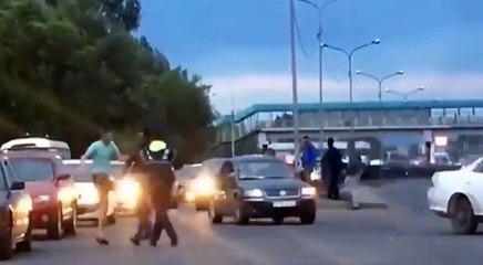 Un policier préfère ignorer un road rage