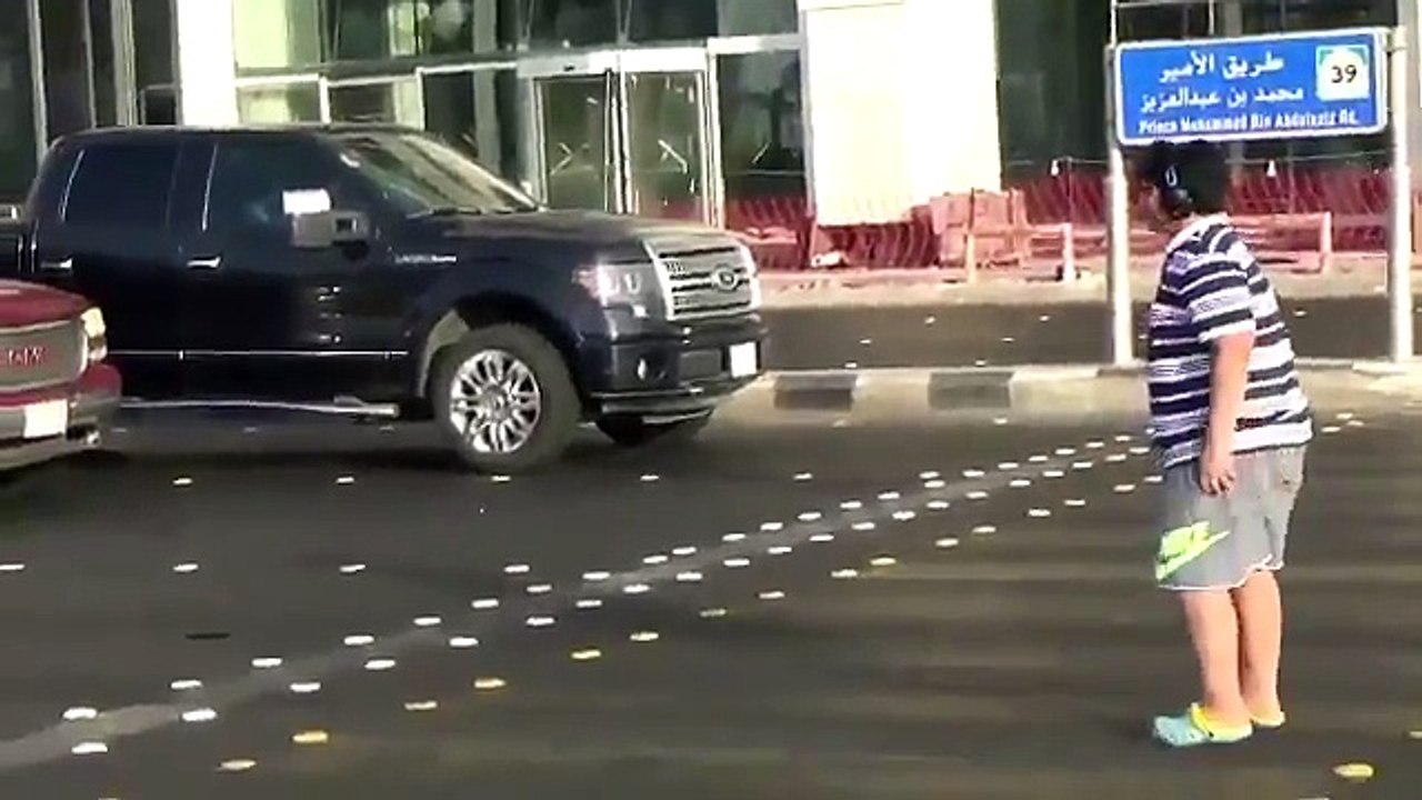 Arabie saoudite : un adolescent arrêté pour avoir dansé "La Macarena" dans la rue
