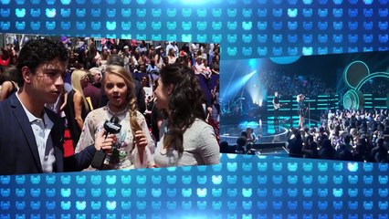 Sofia Carson, Cameron Boyce, Jenna Ortega y otros cantan en la alfombra roja | RDMA 2017