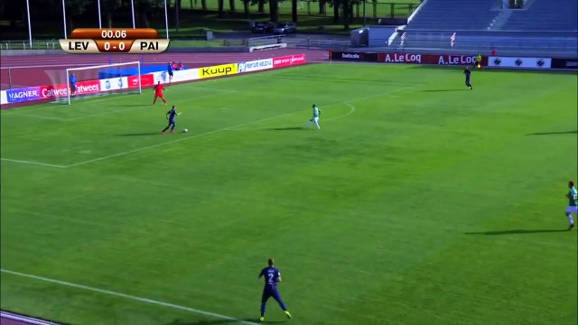 Sans toucher la balle, une équipe marque dès le coup d'envoi