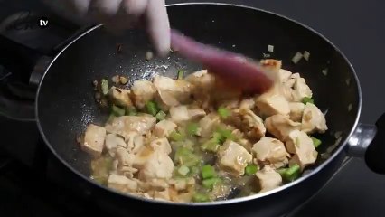 فطائر الدجاج، بشكل مختلف .. الطريقة بالفيديو