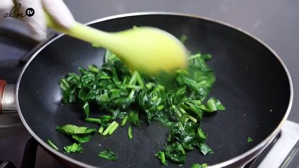 افطاركِ الصحي الكامل في هذا الفيديو .. البيض بالسبانخ والجبن