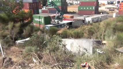 Uçuruma Devrilen Tırın Şoförü Yaralandı