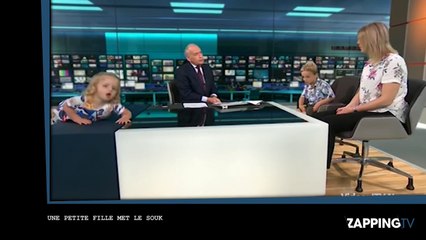 Une petite fille vole la vedette à sa mère pendant une interview (Vidéo)