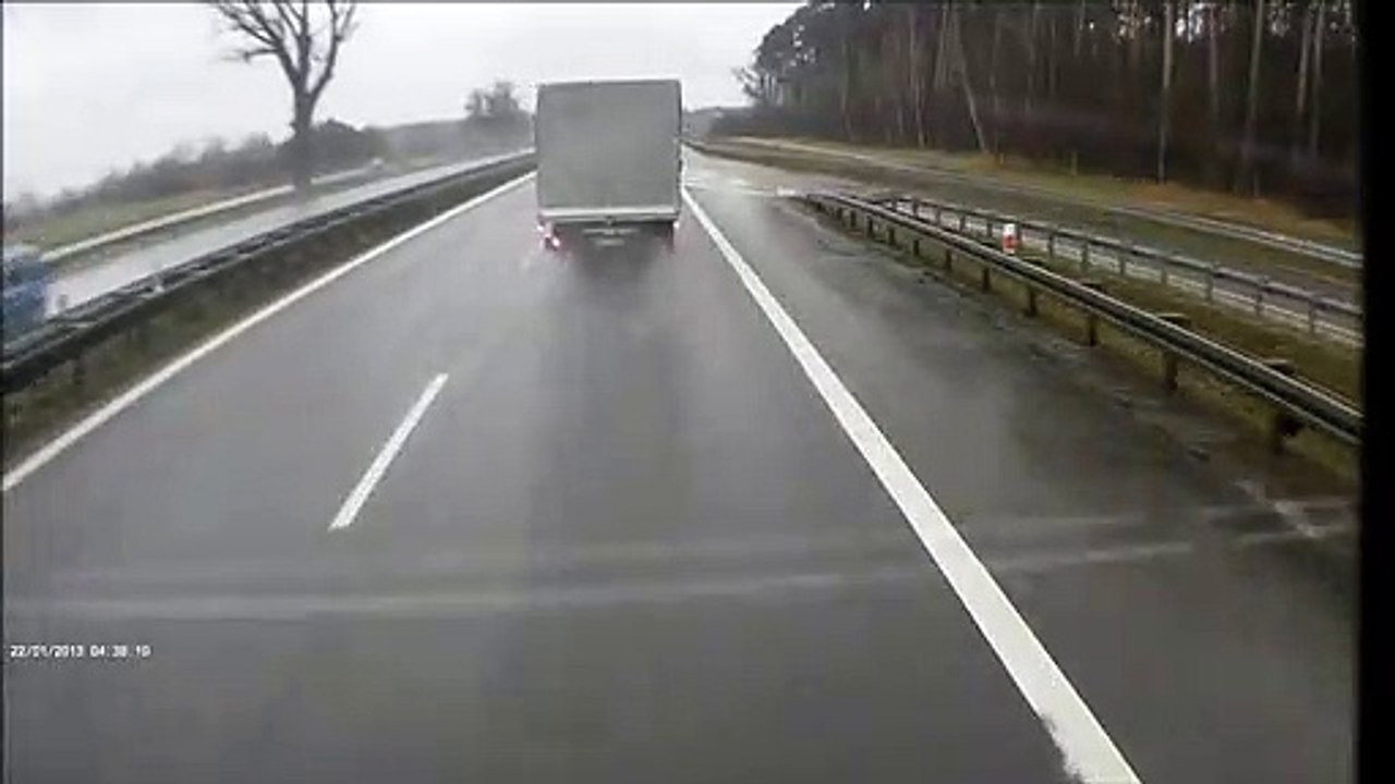 Il détruit sa McLaren 650s en roulant comme un amateur par temps de pluie !