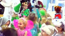 Fête Dans le pour et Nouveau gel grand-père de la maternelle de lan brûle des cadeaux de Kati Maksa maternelle pour les enfants