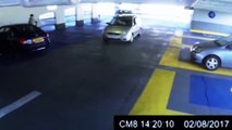 Il percute une voiture et se fait étaler par le conducteur en face (Vidéo)